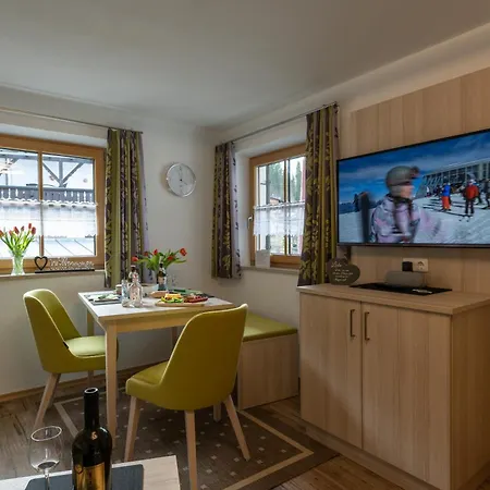 Haus Holzeck Апартаменты Шёнау-ам-Кёнигсзе