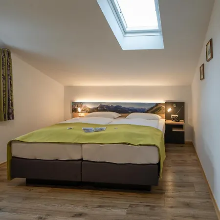 Haus Holzeck Апартаменты *